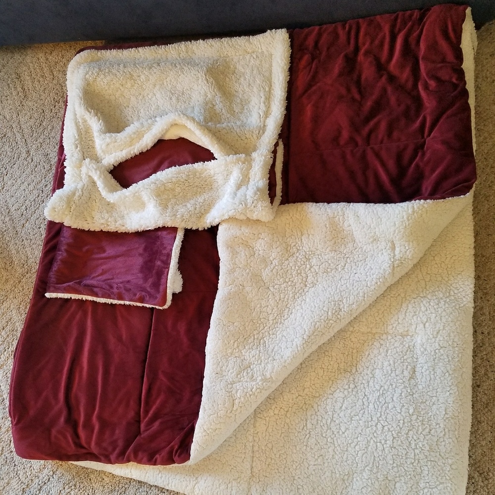 Queen size comforter with shams